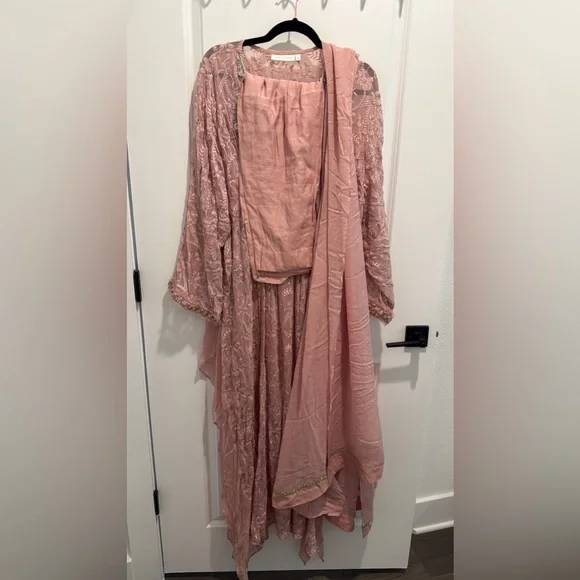 Ammara Khan - Pakistani designer - Picture 4 of 4